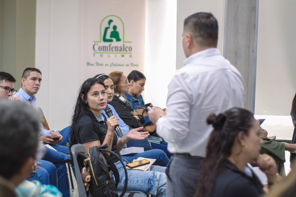 Capacitación en salón de Comfenalco Tolima